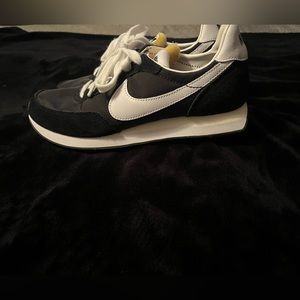 black retro nikes
